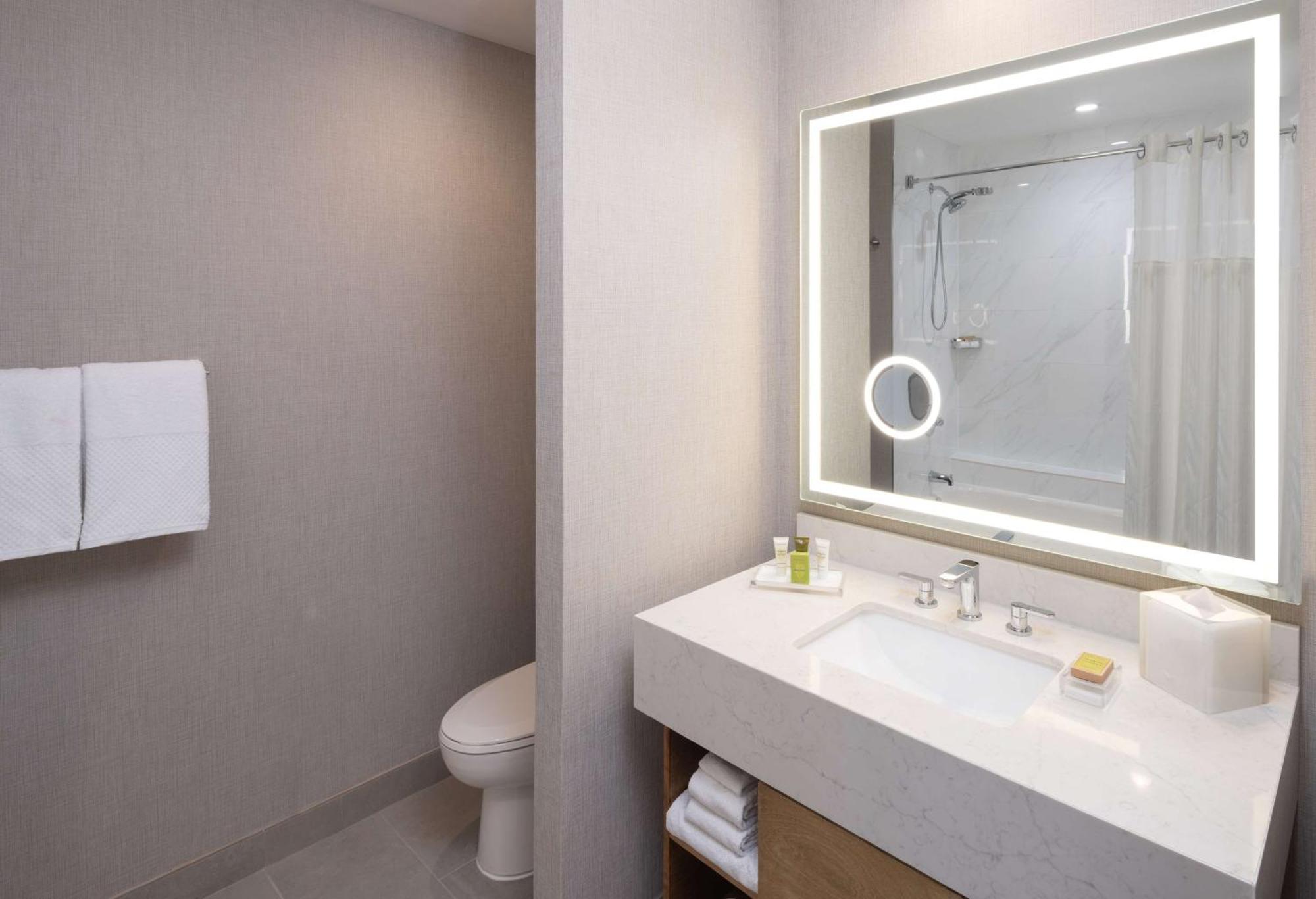 Hilton North Hotel 4*